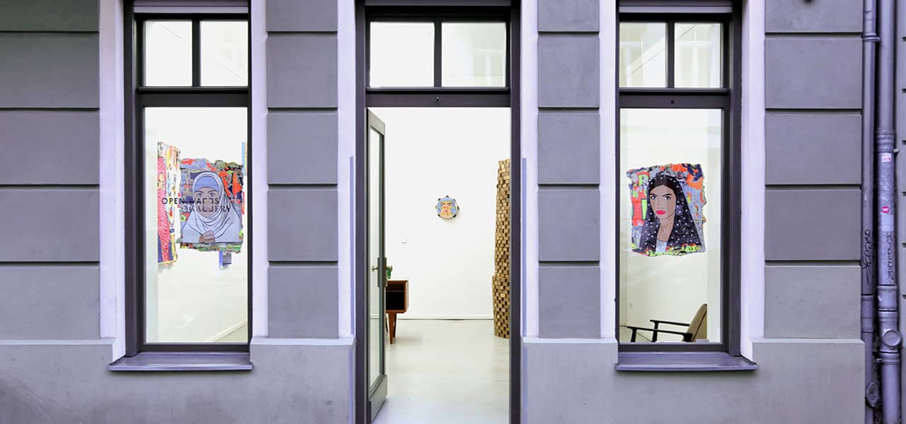 BR1 Exhibition Shows Strangers in Another Light