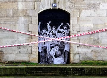 Levalet website make printed paste up paper