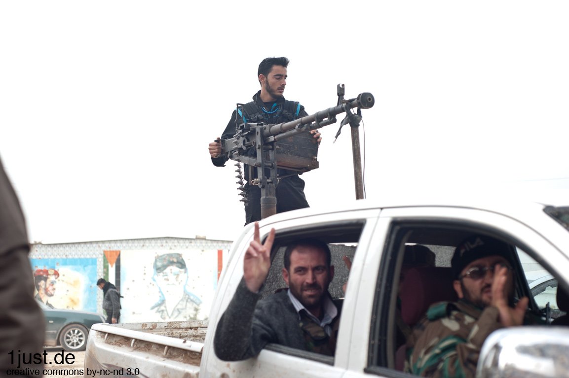 Aleppo – Armed convoy on the road